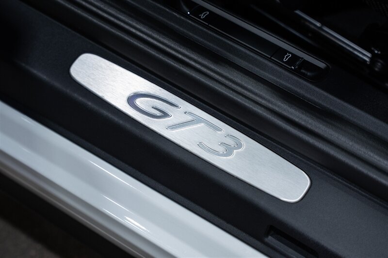 Used 2018 Porsche 911 GT3 RWD image 27