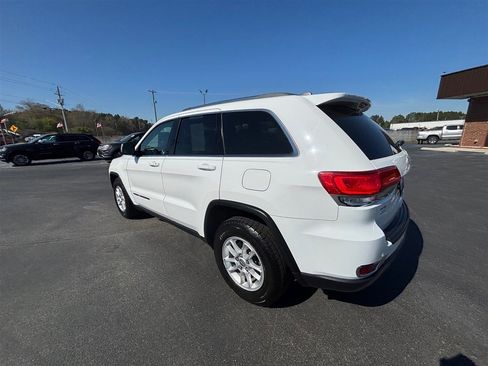 Used 2018 Jeep Grand Cherokee Laredo image 3