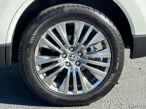 Used 2021 Toyota Venza Limited w/ Advanced Technology Package AWD/4WD image 27