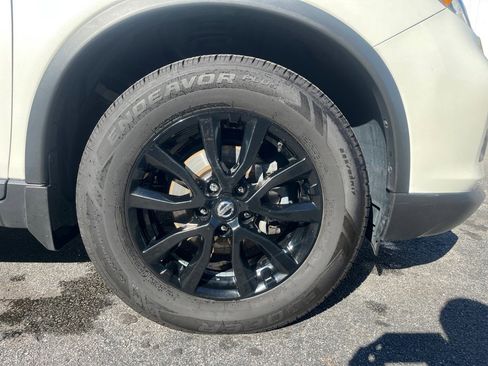 Used 2017 Nissan Rogue SV w/ Midnight Edition image 25