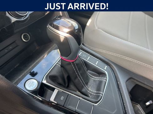 Used 2023 Volkswagen Taos SE w/ Panoramic Sunroof Package FWD image 17