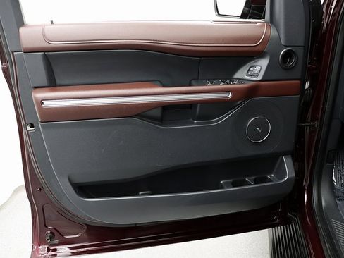 Used 2024 Ford Expedition Limited image 24