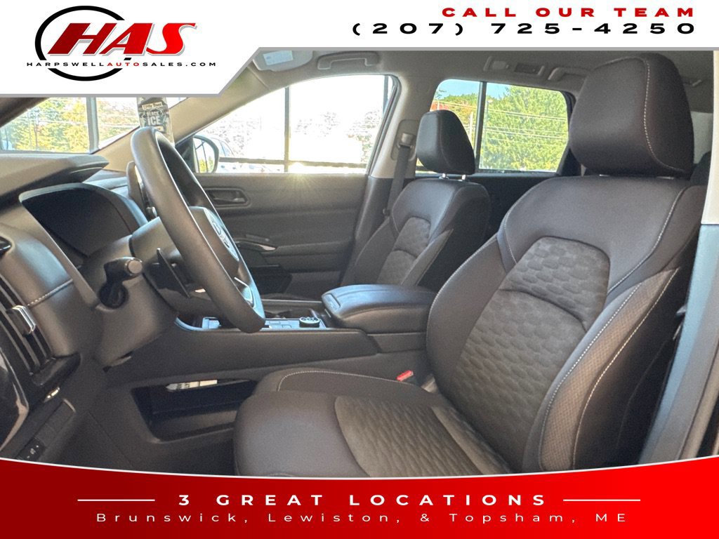 Used 2024 Nissan Pathfinder S AWD/4WD image 14