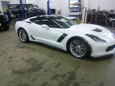 Used 2015 Chevrolet Corvette Z06 w/ 3LZ Preferred Equipment Group image 17