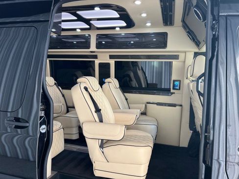 Used 2023 Mercedes-Benz Sprinter 3500 image 11