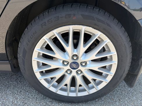Used 2014 Ford Focus Titanium FWD image 2