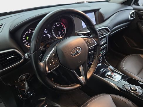 Used 2017 INFINITI QX30 AWD image 18