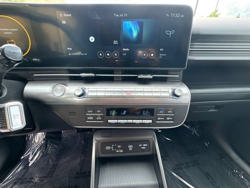 Used 2025 Hyundai Kona SEL FWD image 28
