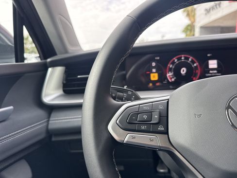 New 2026 Volkswagen Tiguan SE FWD image 19