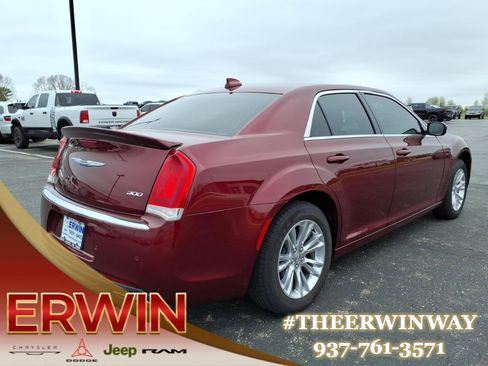 Used 2017 Chrysler 300 Limited w/ 300 Premium Group image 7