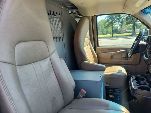 Used 2015 Chevrolet Express 2500 RWD image 18