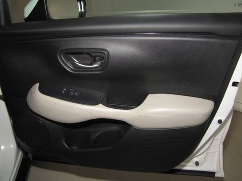 Certified 2024 Honda HR-V LX image 19