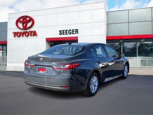 Used 2025 Toyota Camry LE image 3