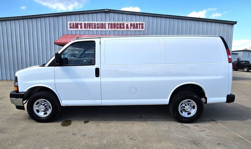 Used 2023 Chevrolet Express 2500 w/ Driver Convenience Package RWD image 4