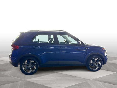 Used 2024 Hyundai Venue Limited FWD image 9