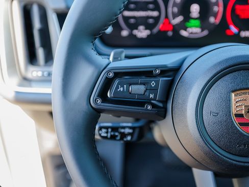 New 2025 Porsche Cayenne E-Hybrid image 17