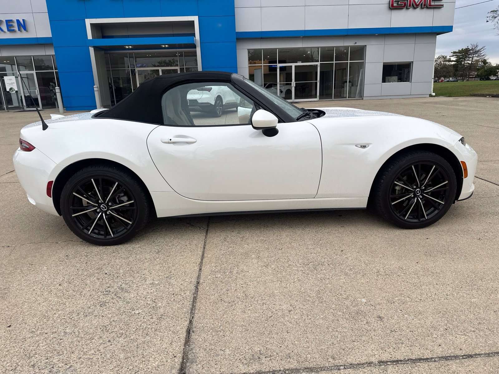 Used 2025 MAZDA MX-5 Miata Grand Touring RWD image 2