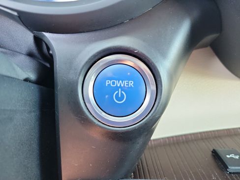 Certified 2023 Toyota Sienna XLE FWD image 21