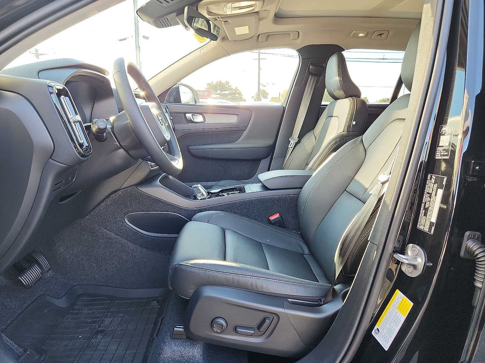 Used 2026 Volvo XC40 B5 Plus w/ Protection Package Premier AWD/4WD image 13