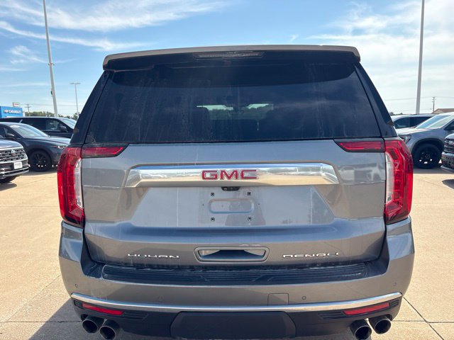 Used 2021 GMC Yukon Denali w/ Denali Premium Package AWD/4WD image 4