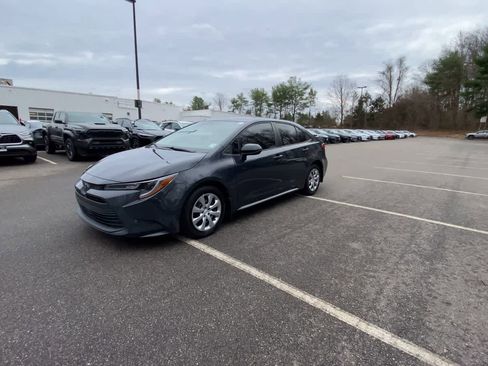 Used 2023 Toyota Corolla LE image 6