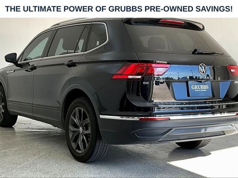 Used 2023 Volkswagen Tiguan SE w/ Panoramic Sunroof Package FWD image 16