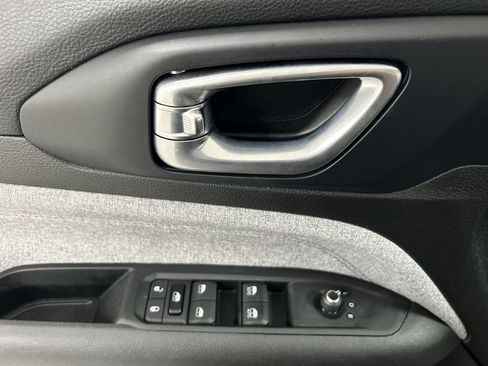 Used 2022 Jeep Compass Latitude w/ Sun and Sound Group AWD/4WD image 11