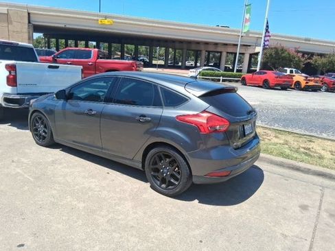 Used 2016 Ford Focus SE w/ Equipment Group 201A FWD image 4