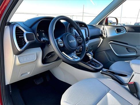Used 2023 Kia Soul LX w/ LX Technology Package image 8