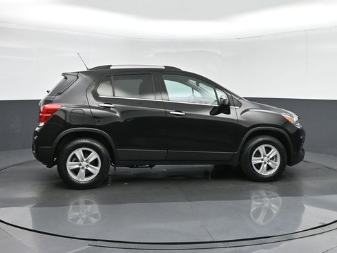 Used 2020 Chevrolet Trax LT w/ LT Convenience Package image 8