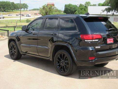 Used 2021 Jeep Grand Cherokee Laredo X RWD image 3