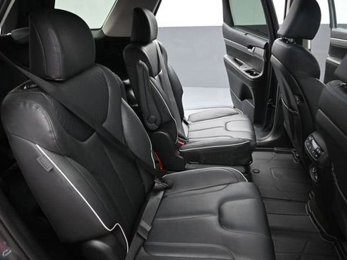 Used 2025 Hyundai Palisade SEL FWD image 23