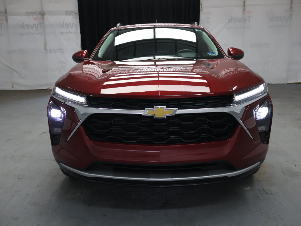 Used 2024 Chevrolet Trax LT w/ LT Convenience Package FWD image 2