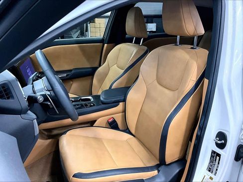 Used 2023 Lexus RZ 450e Premium w/ Technology Package image 7