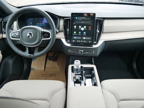 New 2025 Volvo XC90 B5 Core image 7