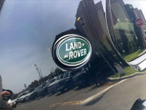 Used 2025 Land Rover Discovery Dynamic SE AWD/4WD image 31