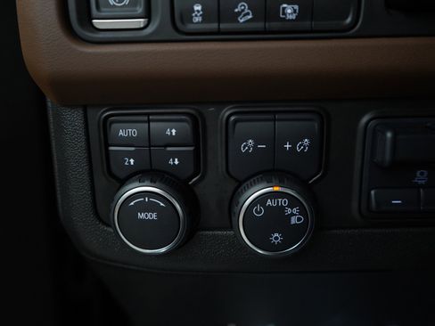 Used 2024 Chevrolet Suburban High Country w/ Premium Package image 27