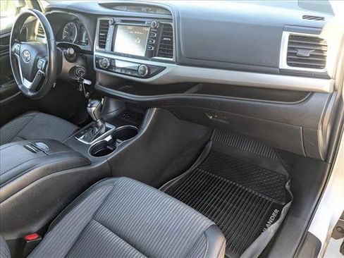 Used 2019 Toyota Highlander Plus image 23