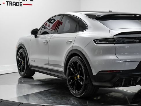 Used 2024 Porsche Cayenne Turbo GT AWD/4WD image 15