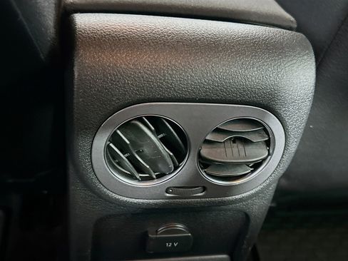 Used 2018 Volkswagen Tiguan Limited FWD image 26