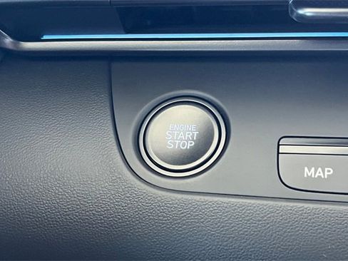 New 2025 Hyundai Elantra SEL image 22