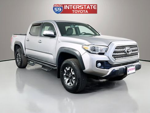 Used 2017 Toyota Tacoma TRD Off-Road w/ Premium & Technology Package image 1