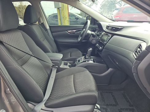 Used 2019 Nissan Rogue SV image 13