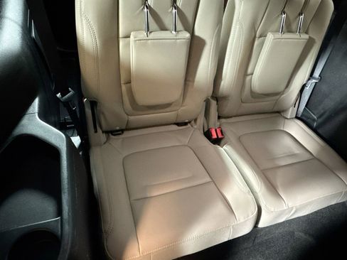 Used 2018 Ford Explorer XLT w/ Equipment Group 202A image 31