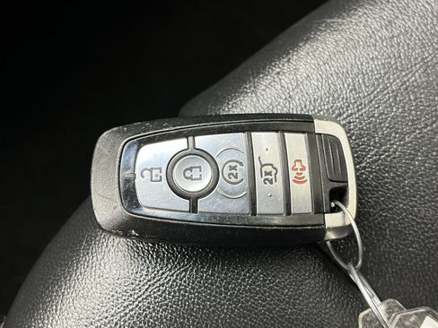 Used 2020 Ford Edge Titanium AWD/4WD image 28