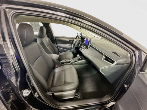 Used 2025 Toyota Corolla LE FWD image 32
