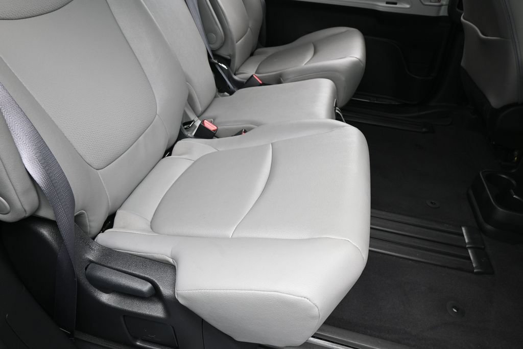 Used 2025 Toyota Sienna XLE w/ XLE Plus Package FWD image 43