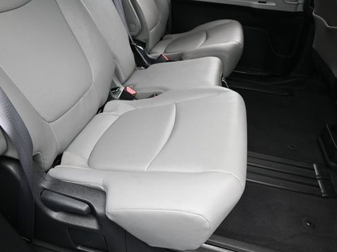Used 2025 Toyota Sienna XLE w/ XLE Plus Package FWD image 43