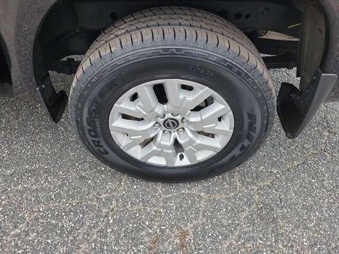 Used 2023 Nissan Frontier SV w/ SV Premium Package image 6