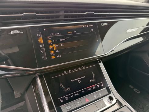 Used 2020 Audi Q8 Premium Plus w/ Premium Plus Package image 18